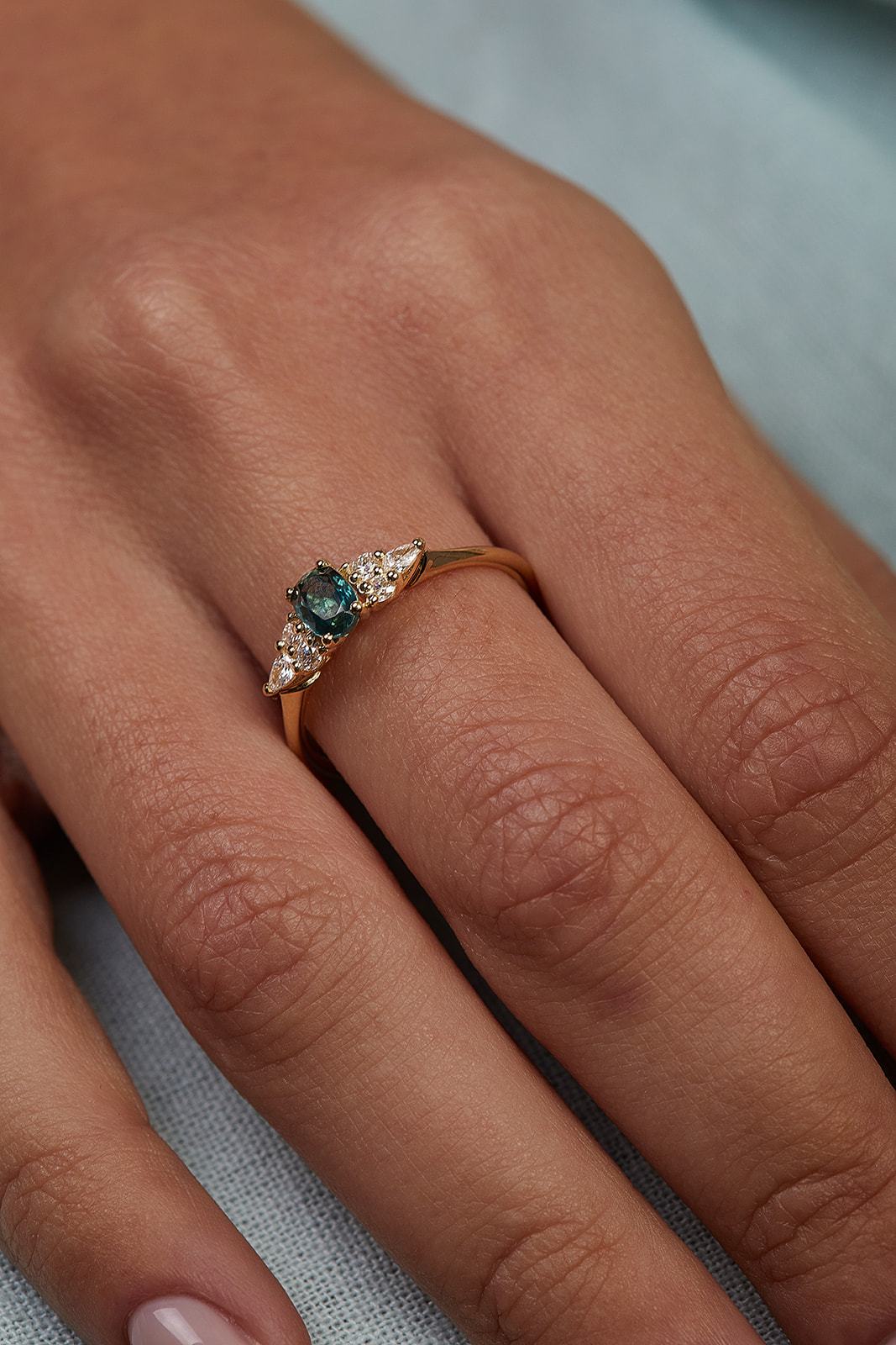 Teal Sapphire & Lab Diamond Engagement Ring Set