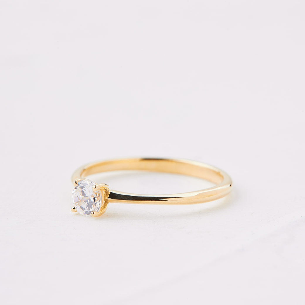 Crocus ring with of 0.25 carat lab diamond