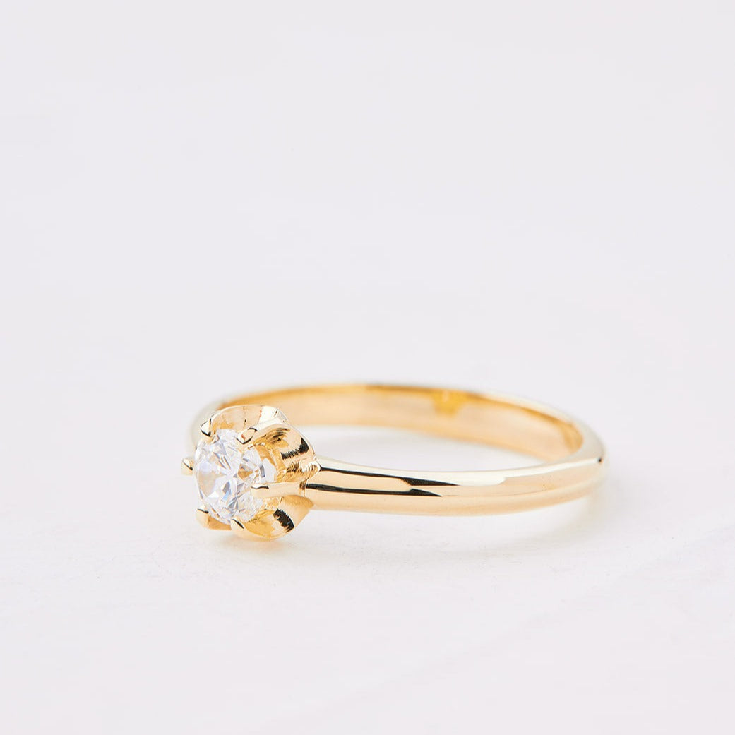 Kahlo Ring set with 0.25 carat lab diamond