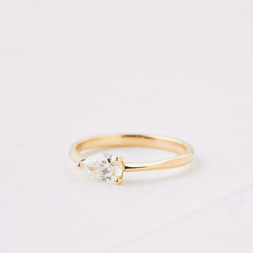 gold ring with 0.30 carat diamond