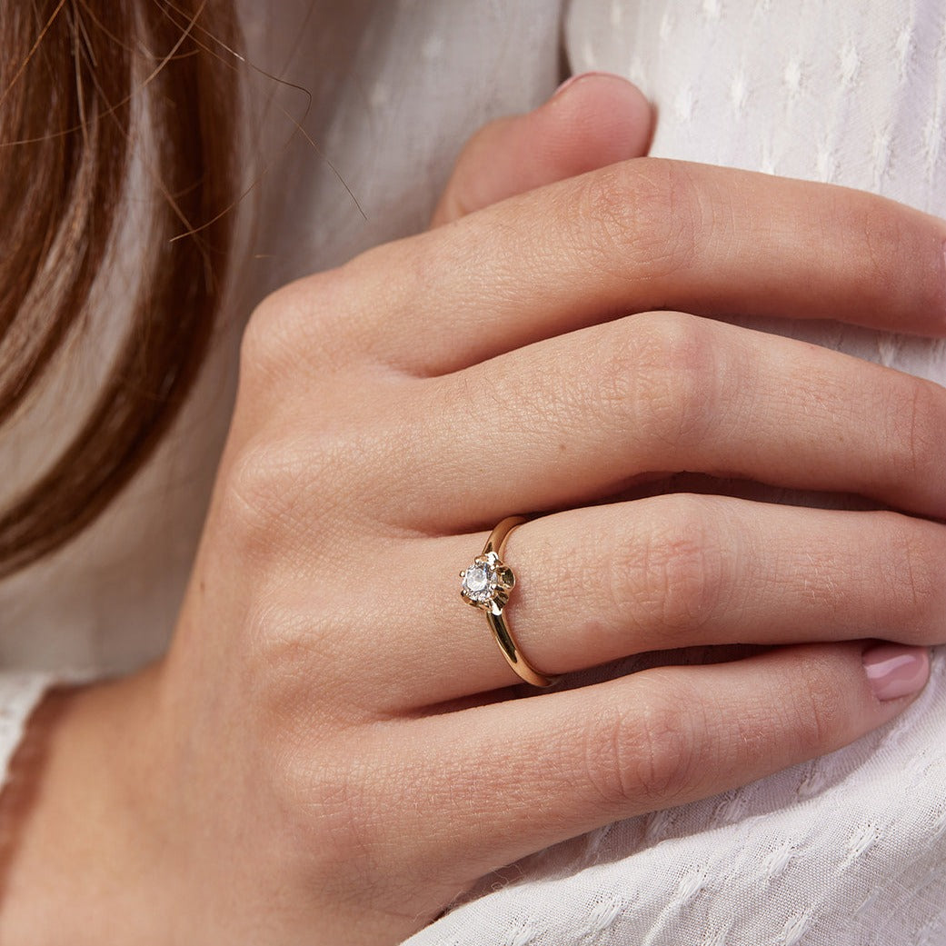 Kahlo Ring set with 0.25 carat lab diamond