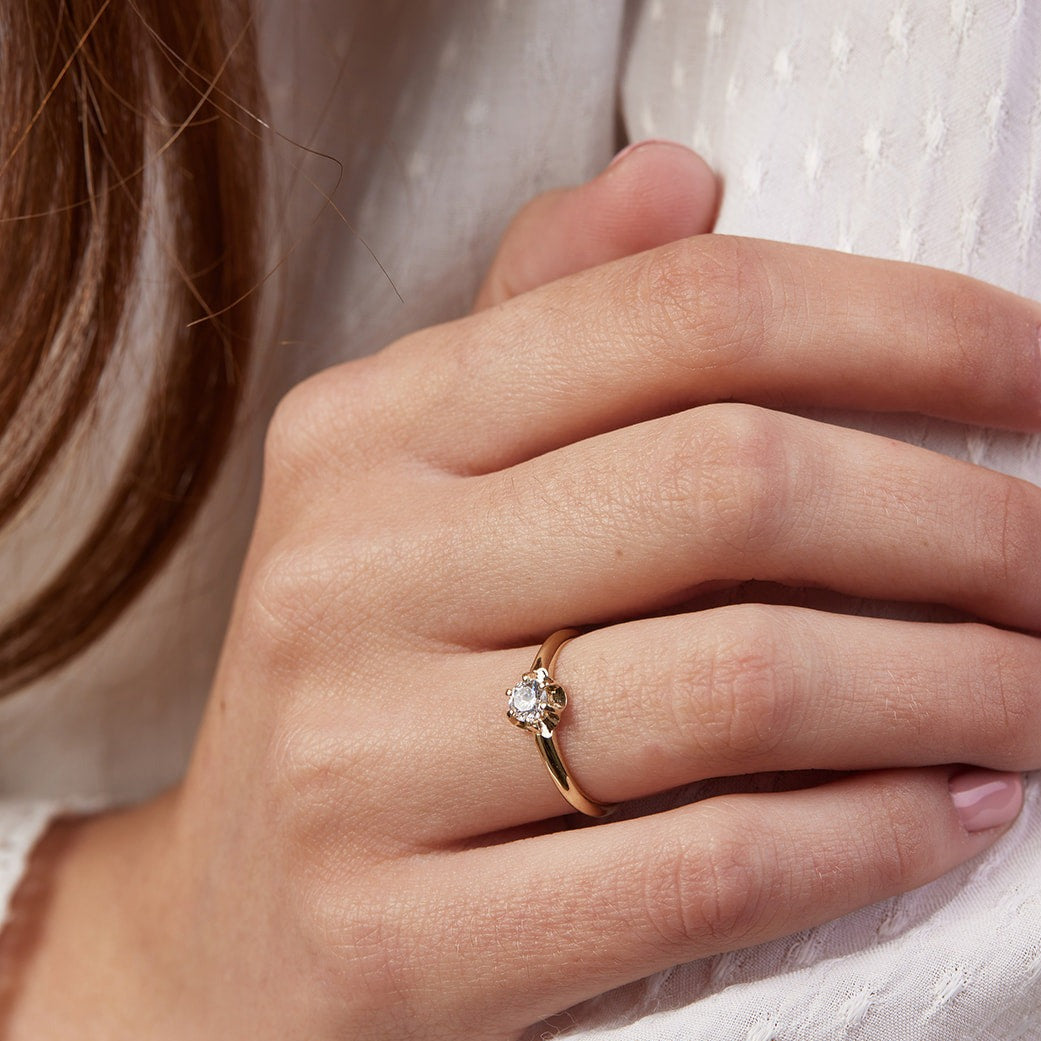 Kahlo Ring set with 0.25 carat lab diamond
