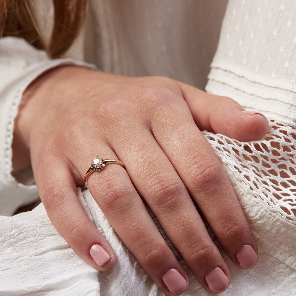 Kahlo Ring set with 0.25 carat lab diamond