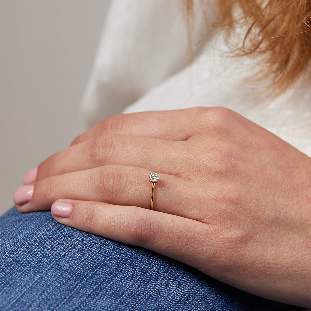 Crocus ring with of 0.25 carat lab diamond
