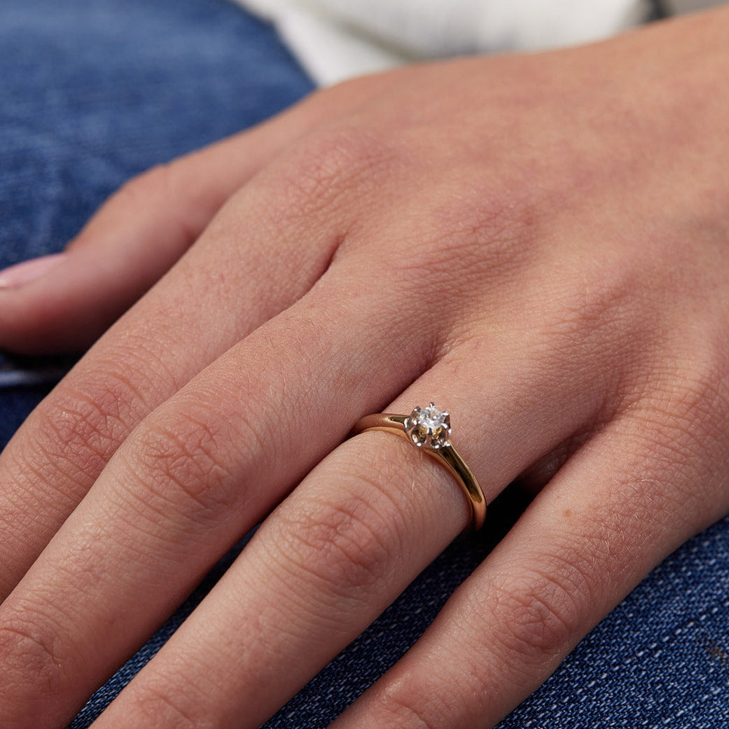 Kahlo Ring set with 0.25 carat diamond