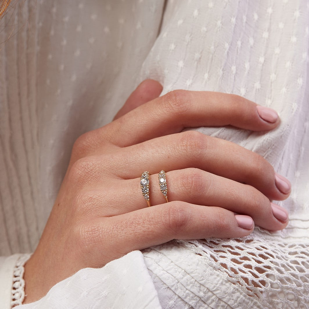 Adva ring with a center stone of 0.10ct lab set diamond