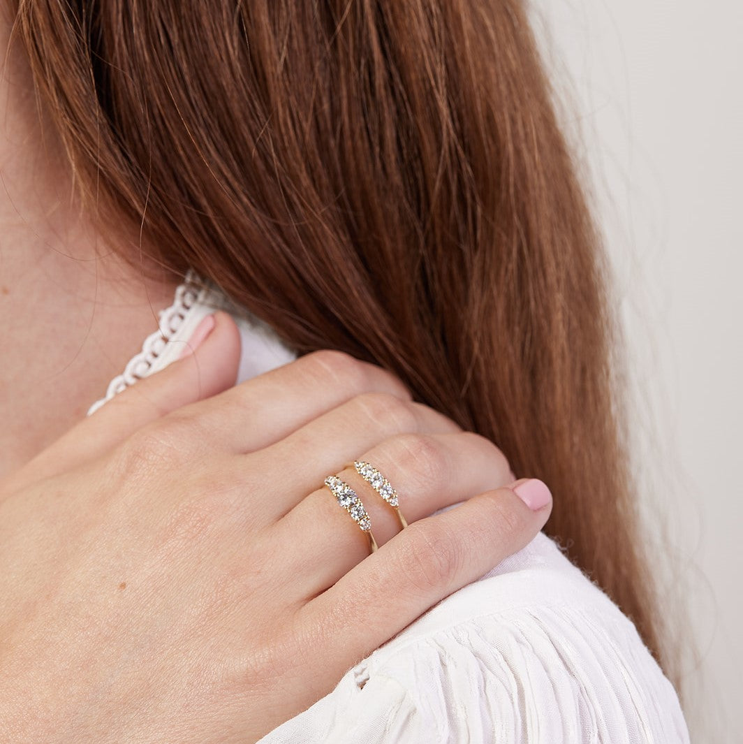 Adva ring with main stone of 0.50ct diamonds