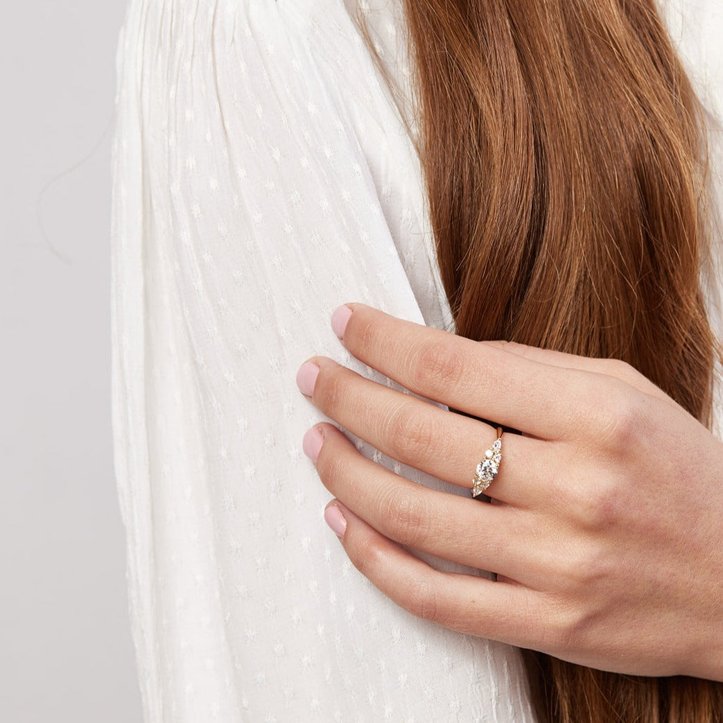 Engagement ring with a round 0.5 carat lab diamonds