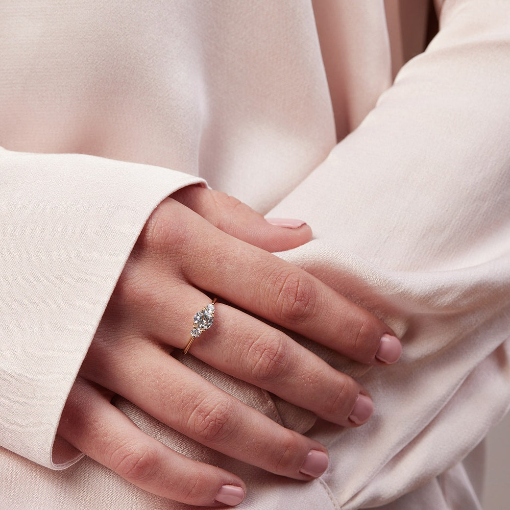 Anemone ring with a central diamond of 0.75ct