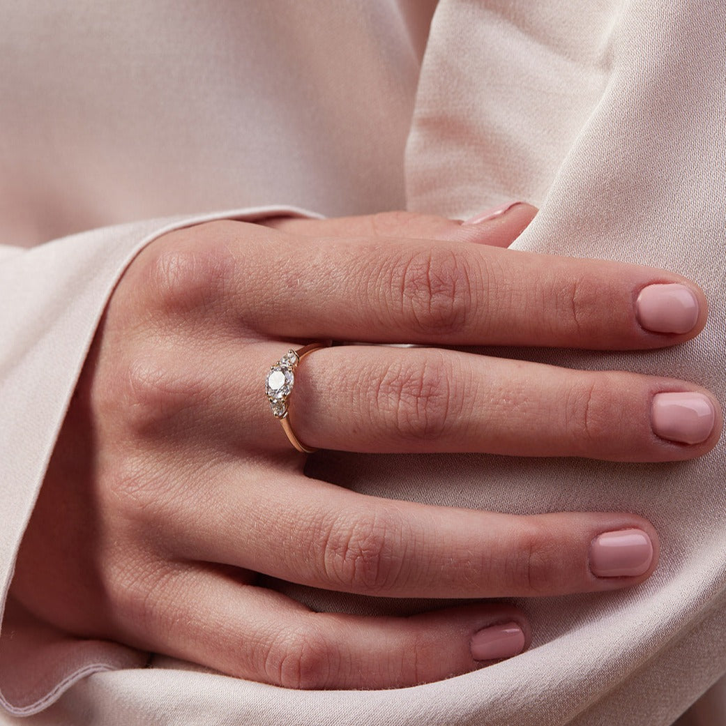 Anemone ring with a central 0.75ct lab set diamond