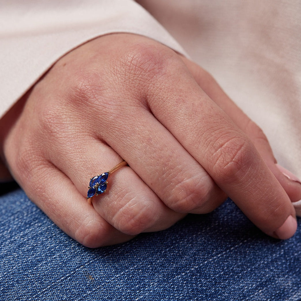 Cézanne Ring set with blue sapphires