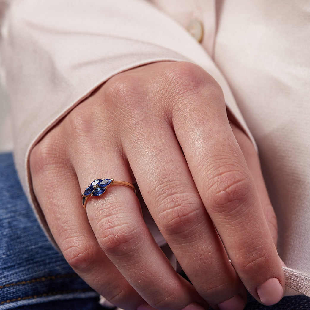 Cézanne Ring set with blue sapphires