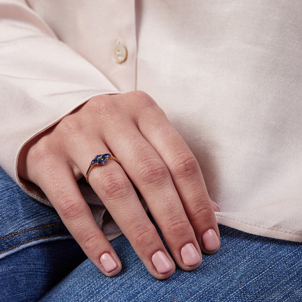 Cézanne Ring set with blue sapphires