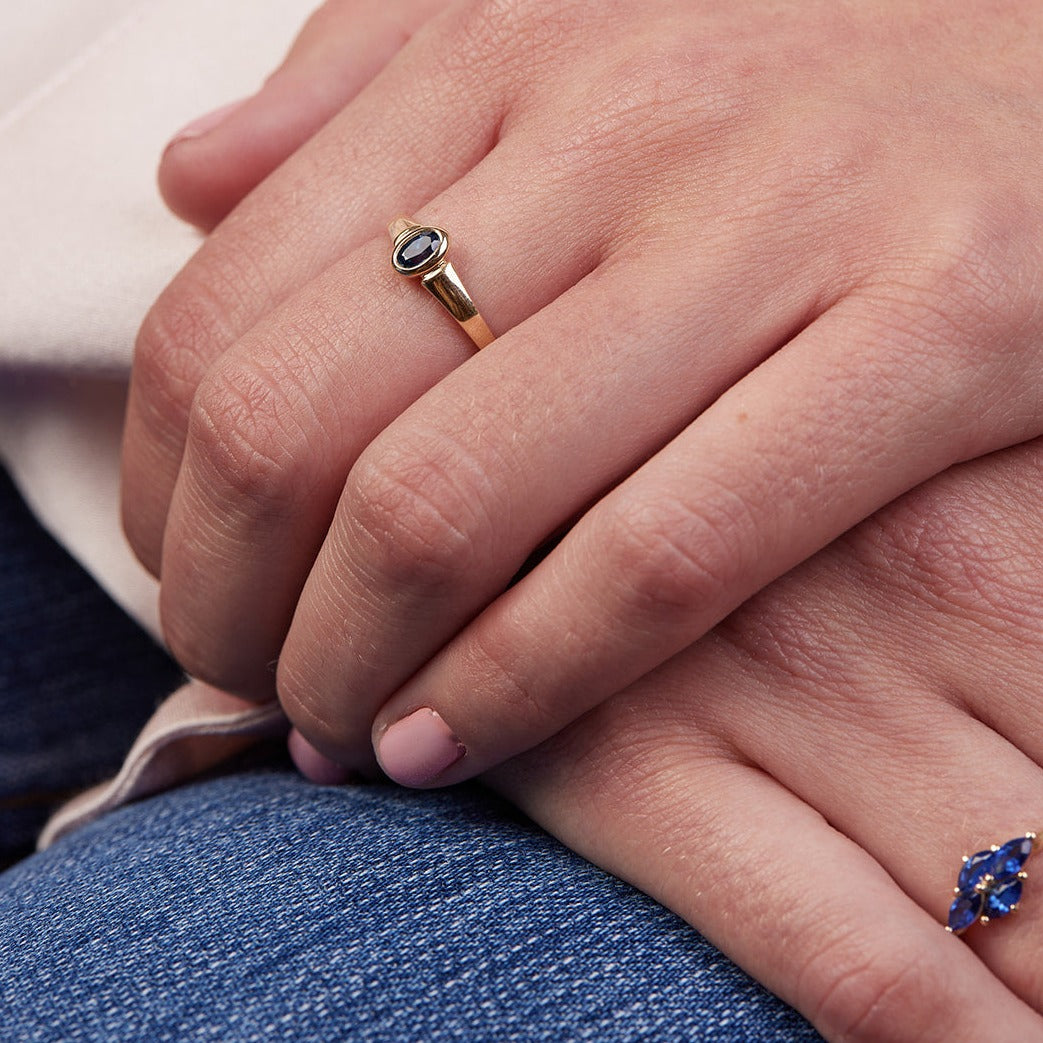 Cézanne Ring set with blue sapphires