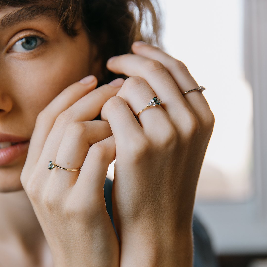 Teal Sapphire & Diamond Engagement Ring Set