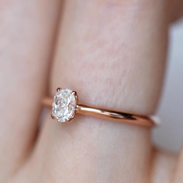 Stylish Norit Ring with Oval Diamond
