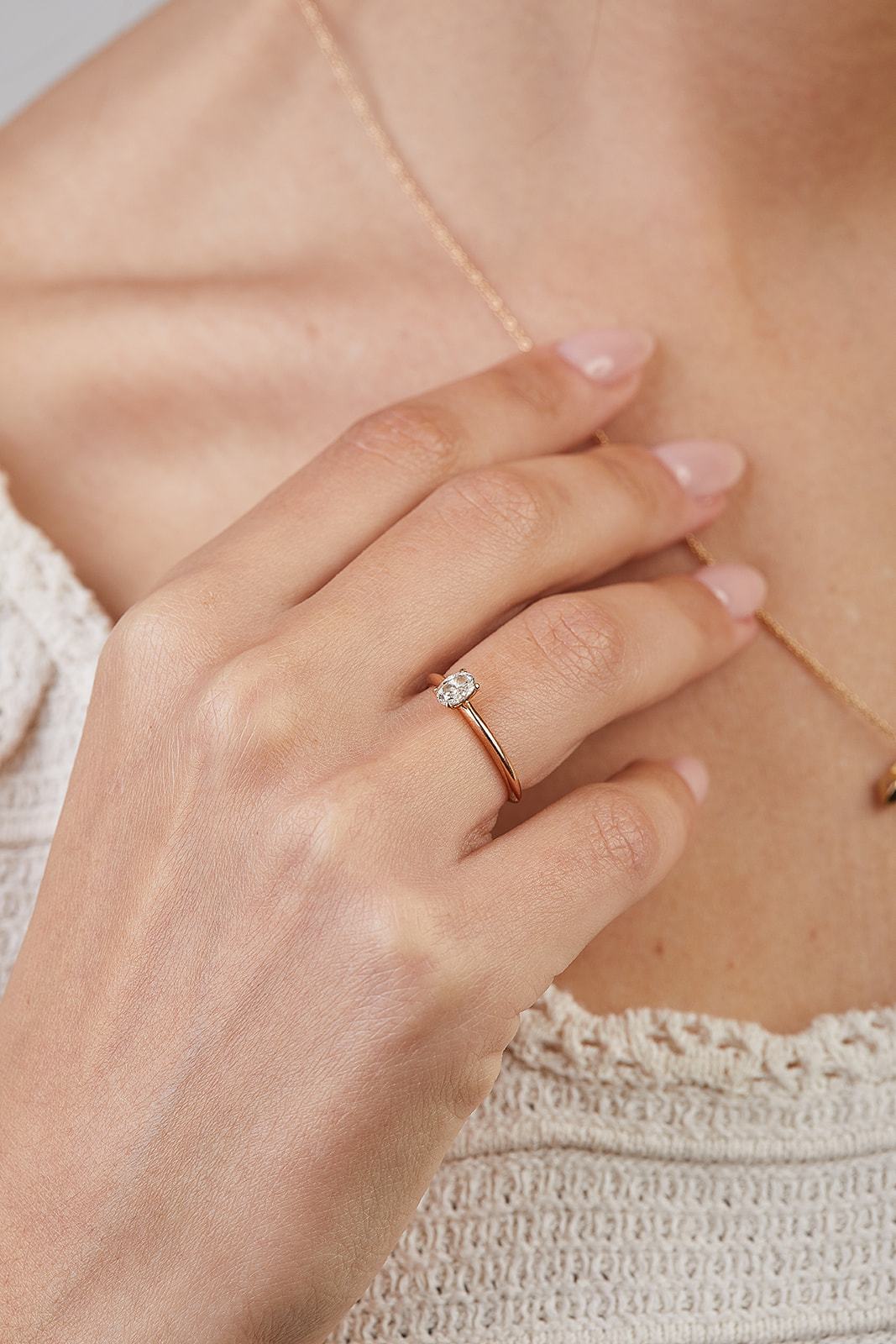 Stylish Norit Ring with Oval Diamond