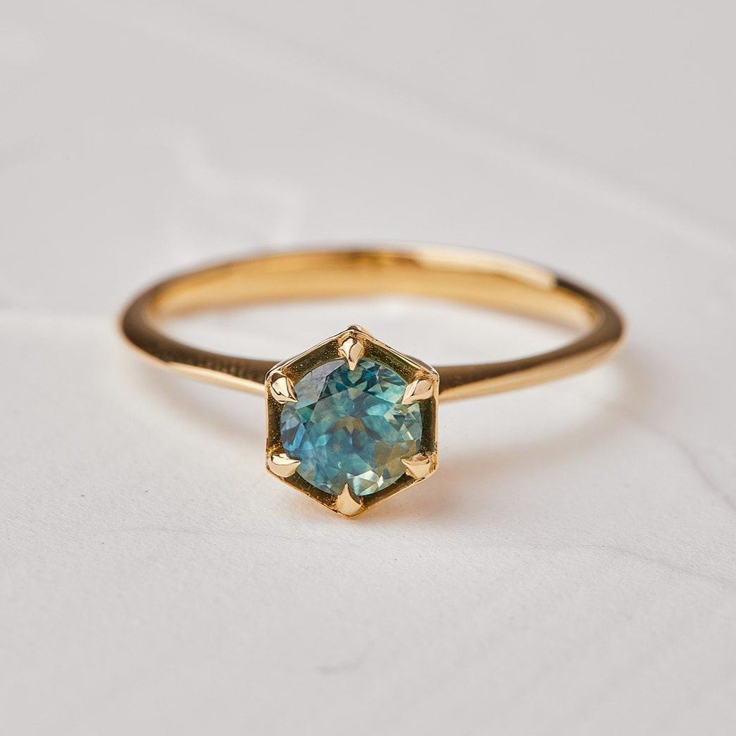 Majestic Teal Sapphire Stone Lion's Maw Ring
