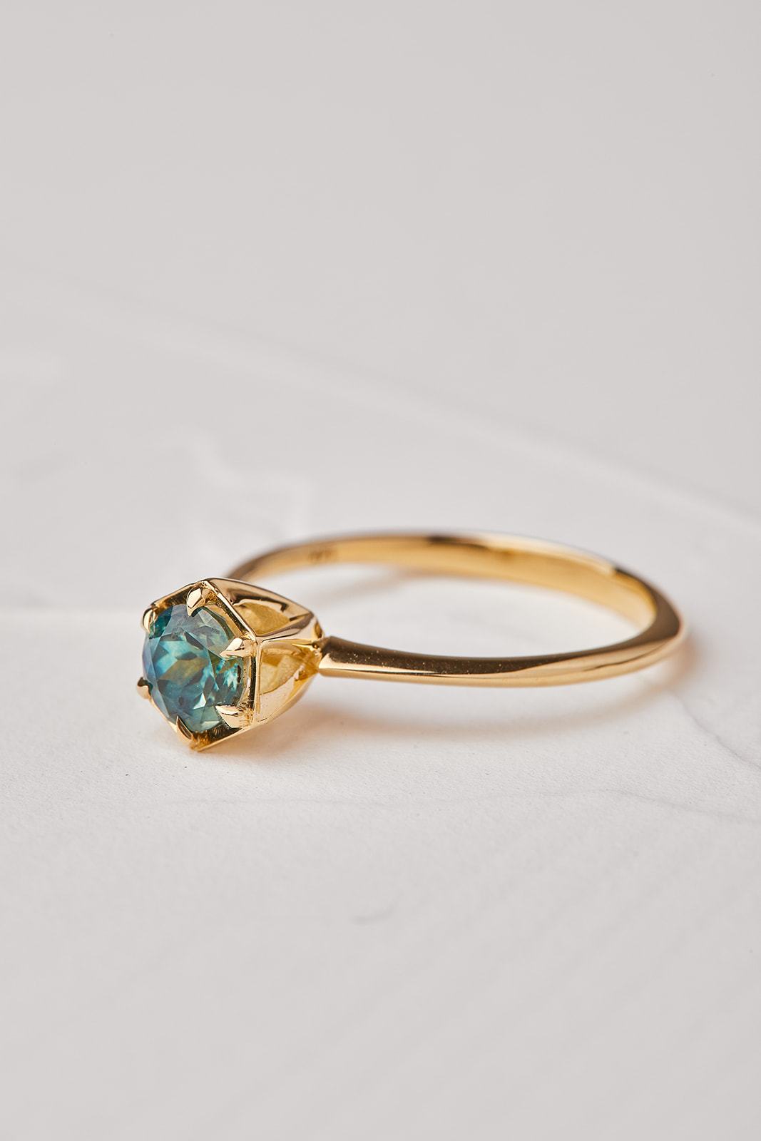 Majestic Teal Sapphire Stone Lion's Maw Ring