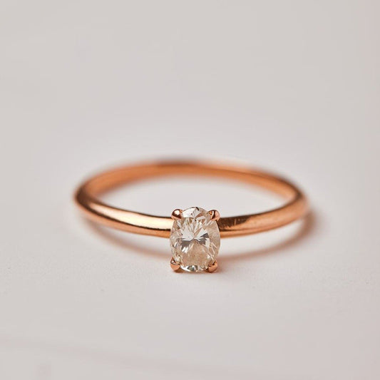 Stylish Norit Ring with Oval Diamond