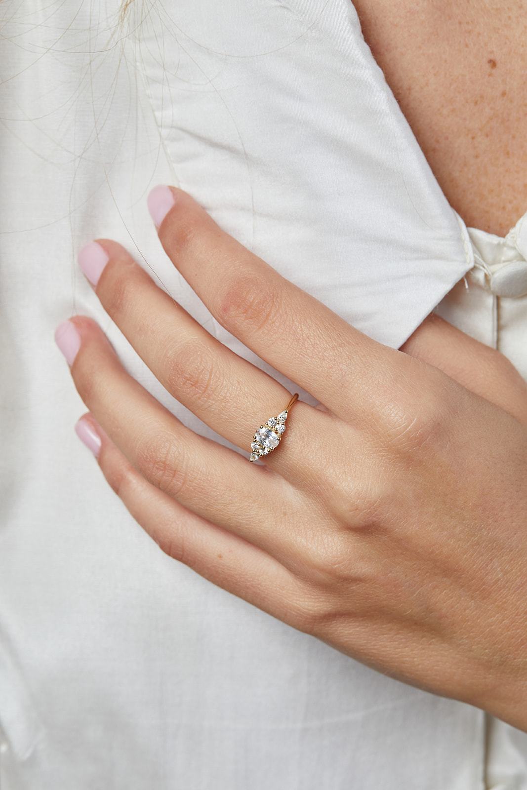 Engagement ring with a lab diamond