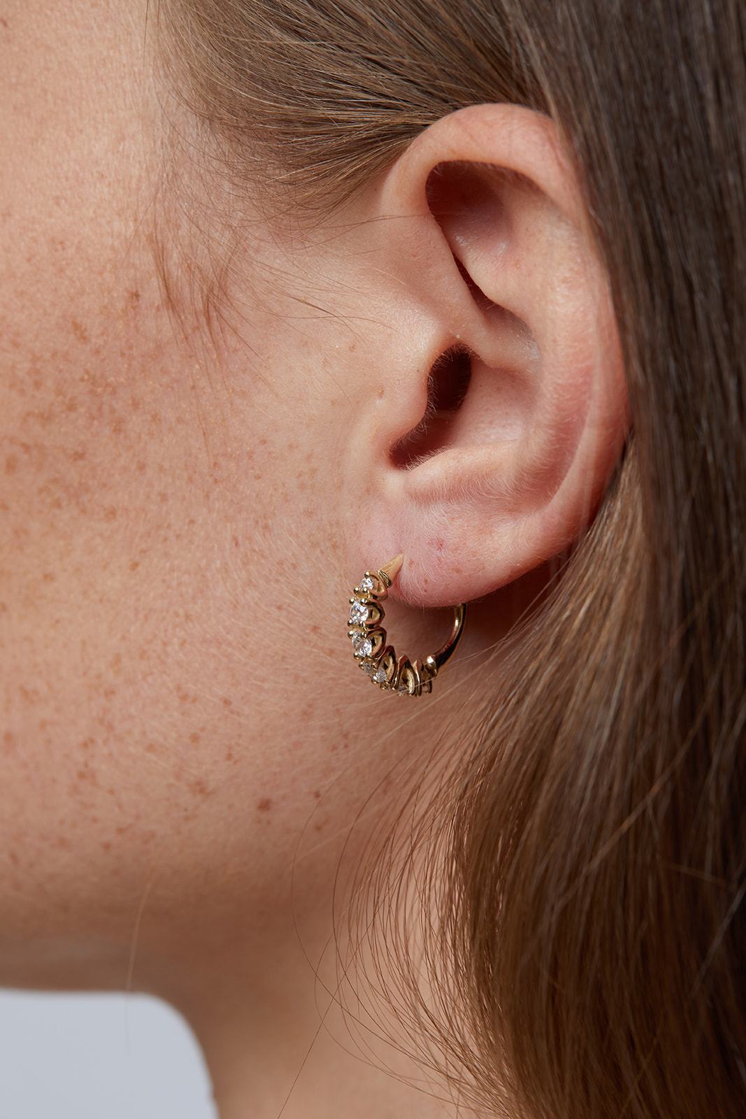 Olive tree earrings studded with diamonds