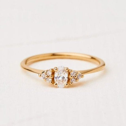 Lily-shaped ring with a central lab diamond of 0.25 carat
