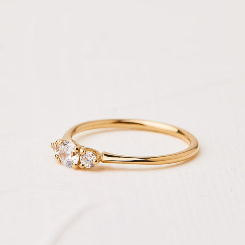 Anemone ring with a central diamond of 0.35ct