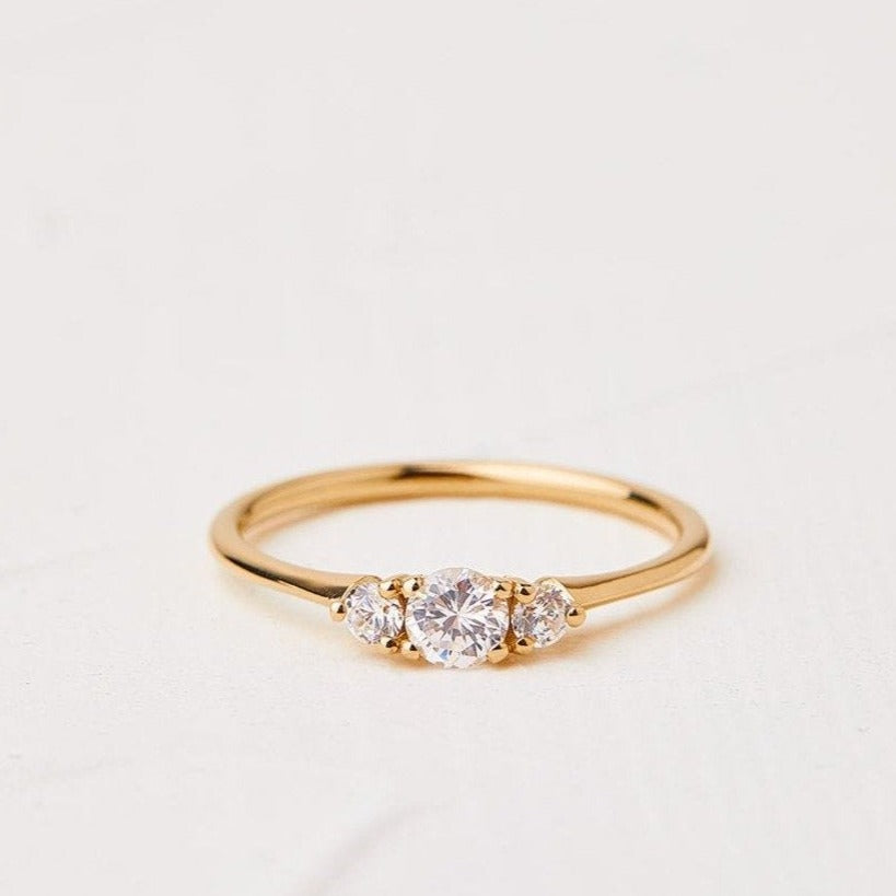 Anemone ring with a central diamond of 0.35ct