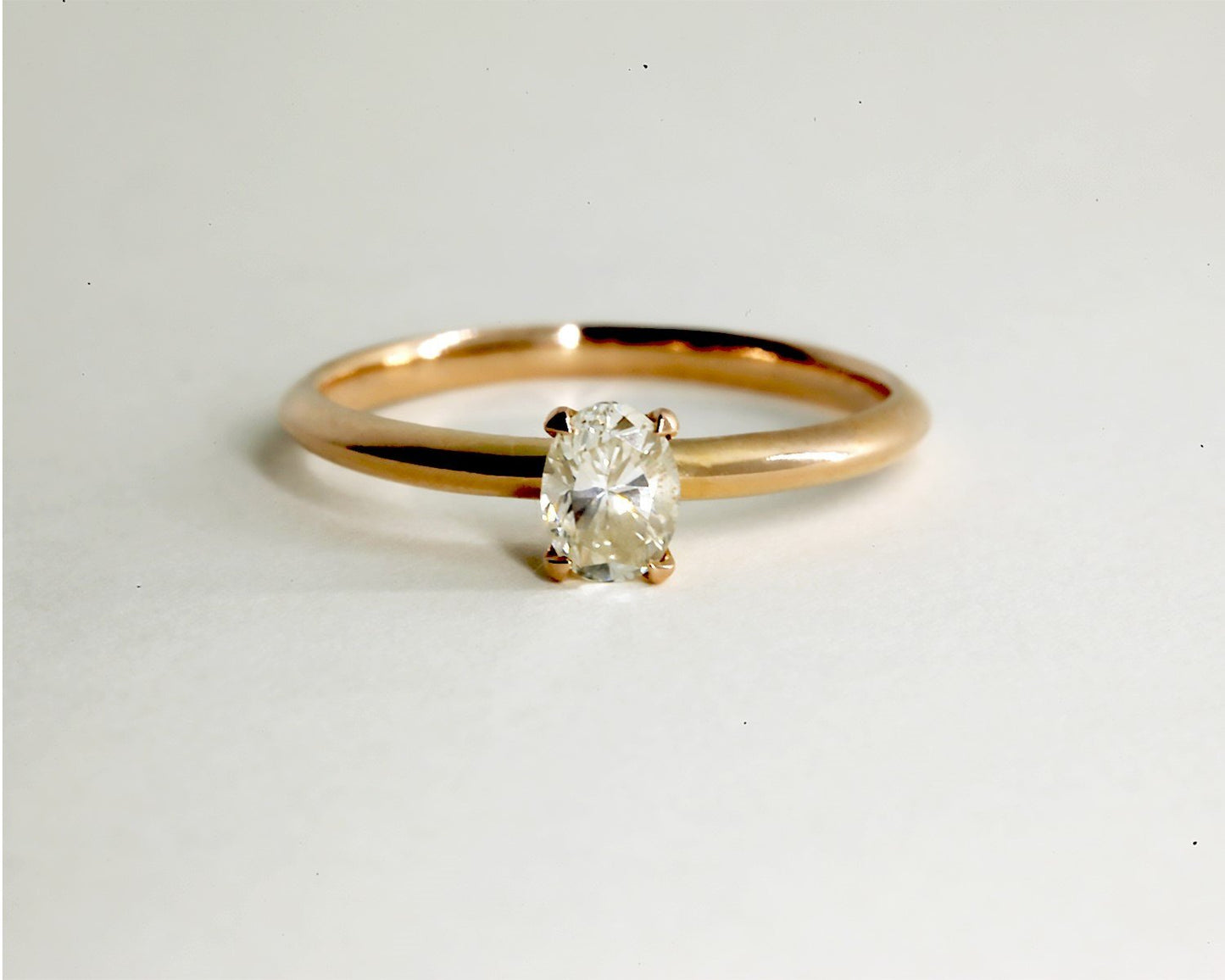 Stylish Norit Ring with Oval Diamond