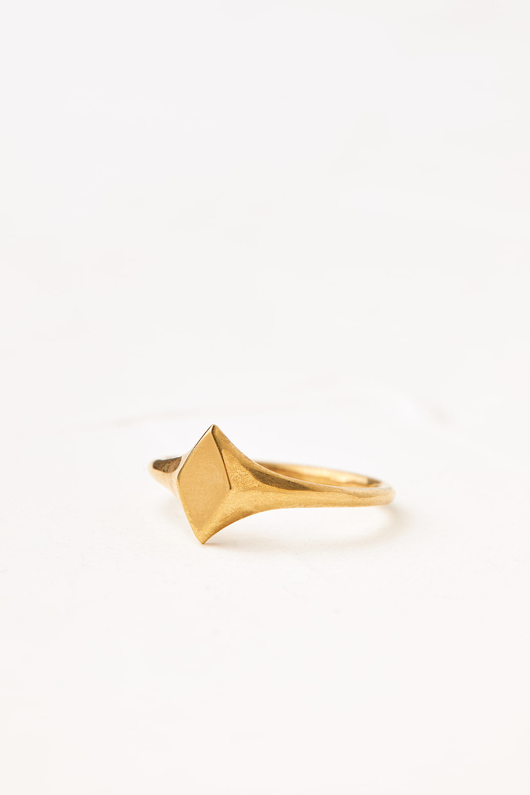 Glittering Dolev Rhombus Signet Ring