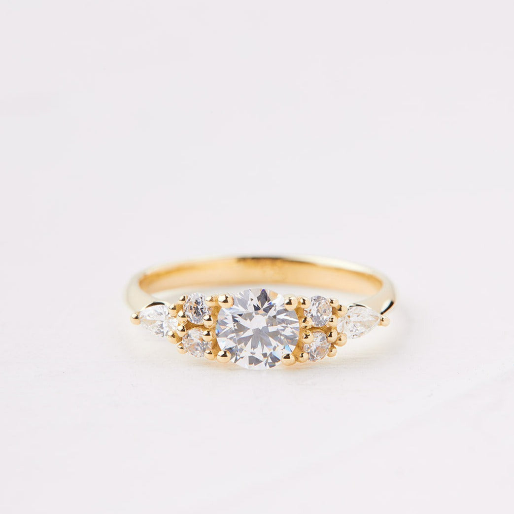 Engagement ring with a round 0.50 diamonds