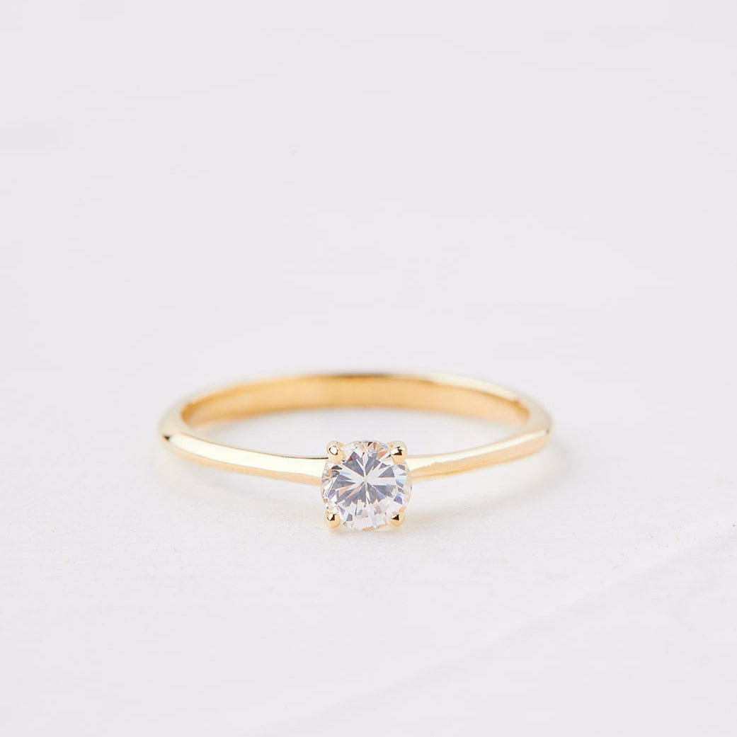 Crocus ring with of 0.25 carat lab diamond