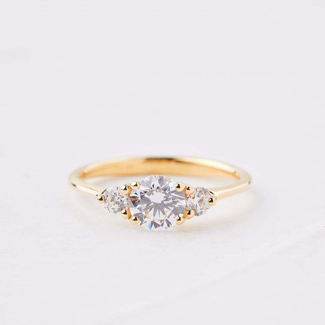 Anemone ring with a central diamond of 0.75ct