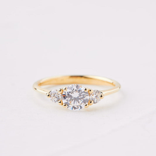 Anemone ring with a central diamond of 0.75ct