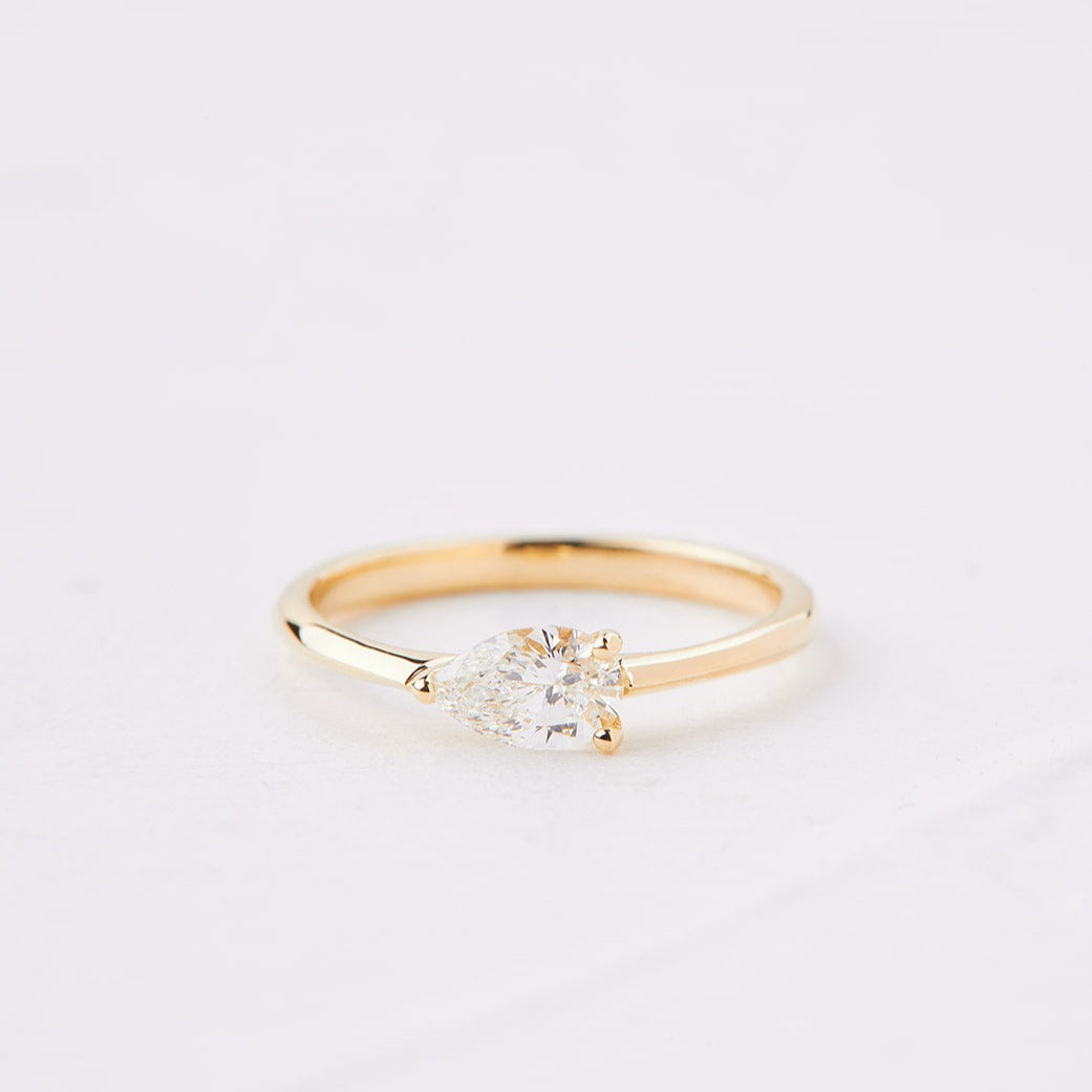 Gold ring with 0.30 carat lab diamond