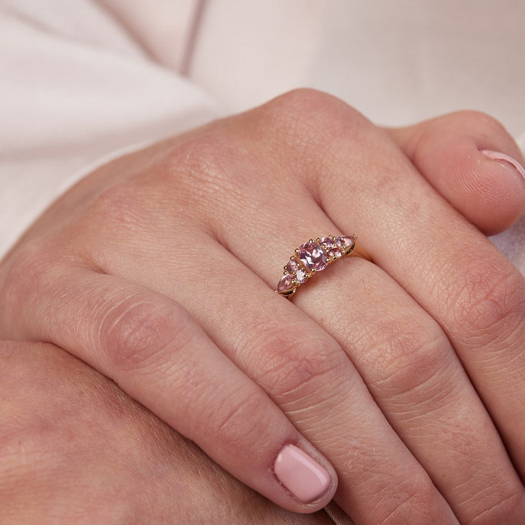 Engagement ring with pink sapphire stones