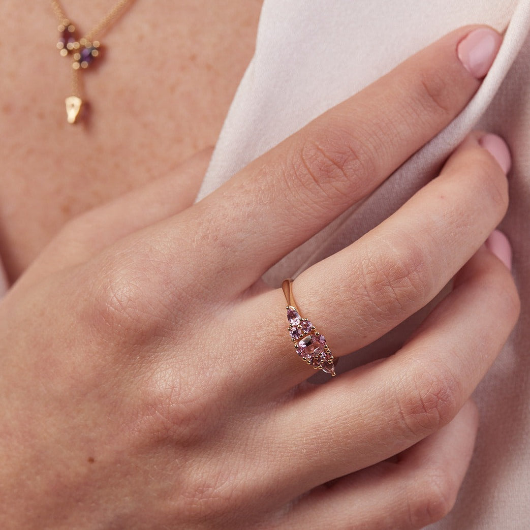 Engagement ring with pink sapphire stones