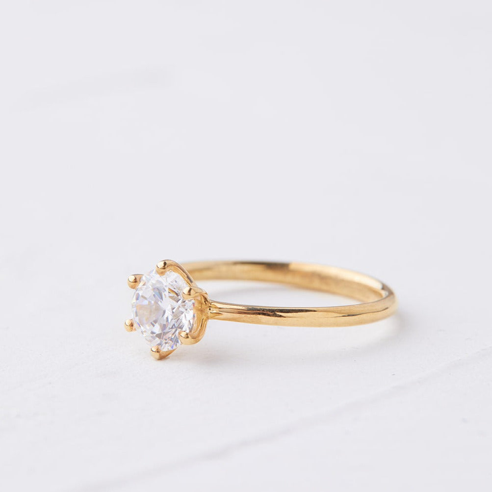 Gold engagement ring with round diamond