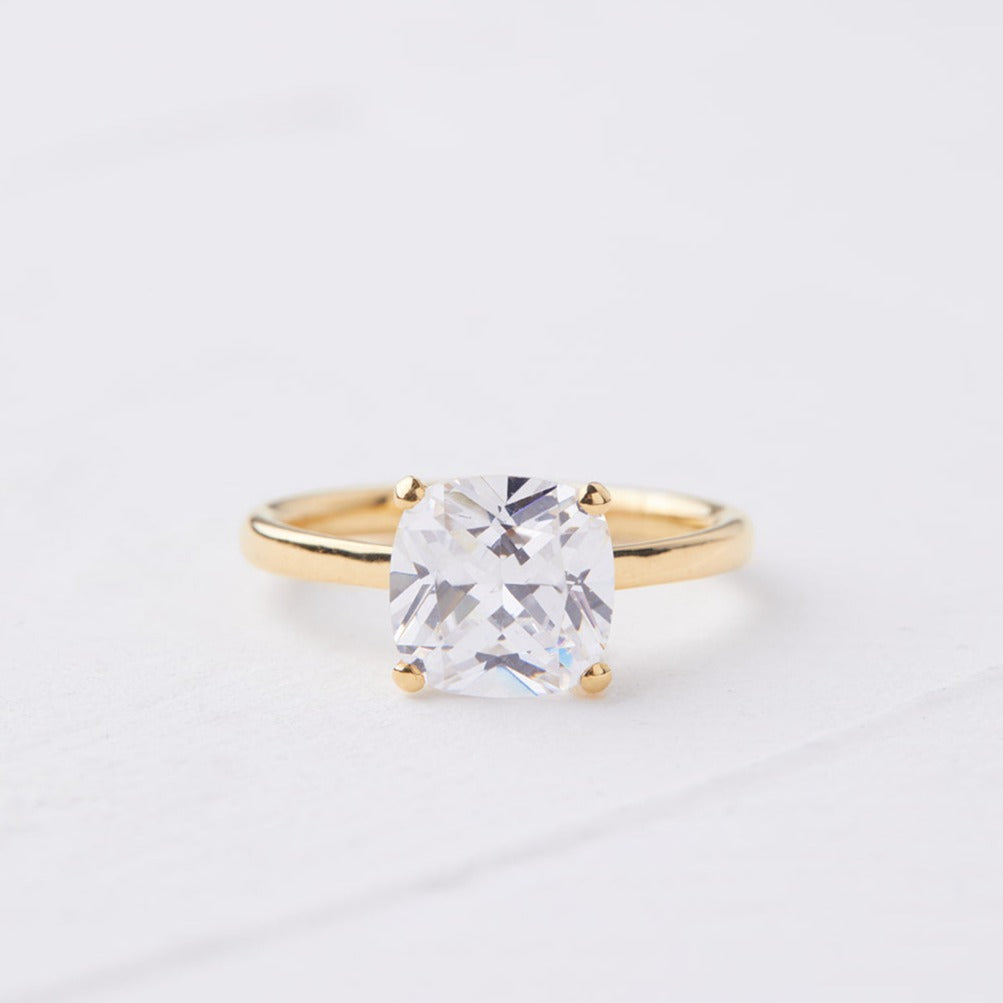 Diamond ring laboratory-set cushion diamond