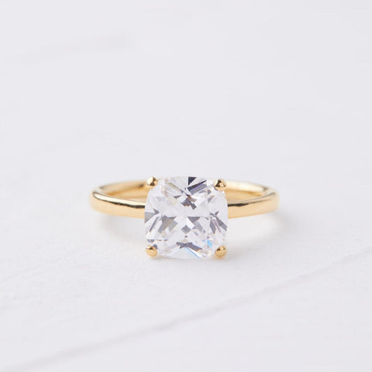 Diamond ring laboratory-set cushion diamond
