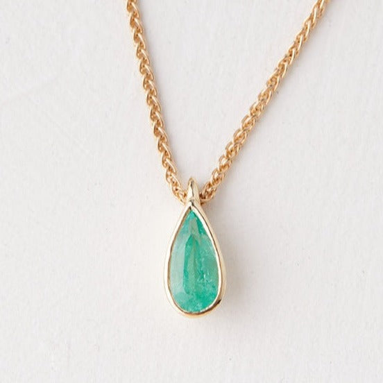 Scout Necklace With a Drop-cut Emerald Stone (0.75 Ct)