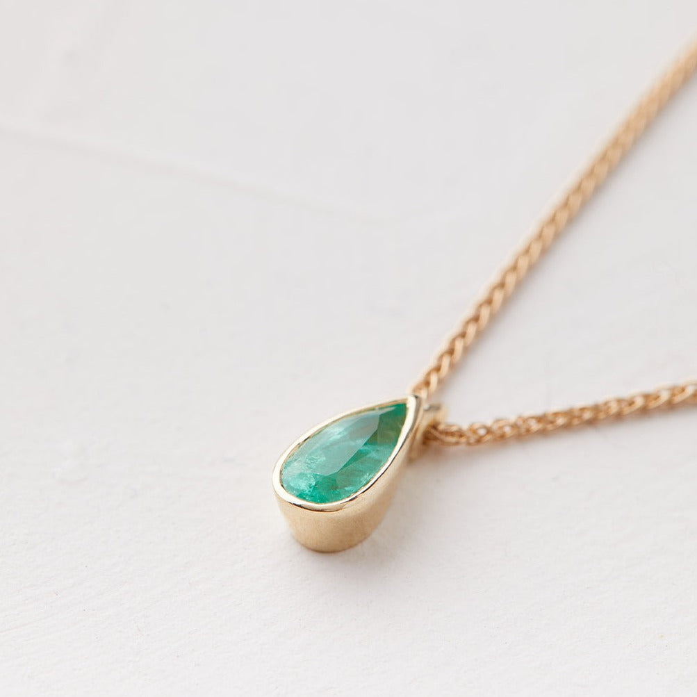 Scout Necklace With a Drop-cut Emerald Stone (0.75 Ct)