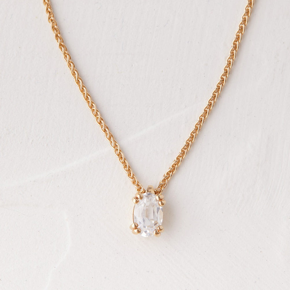Hirundo Gold Necklace with oval diamond