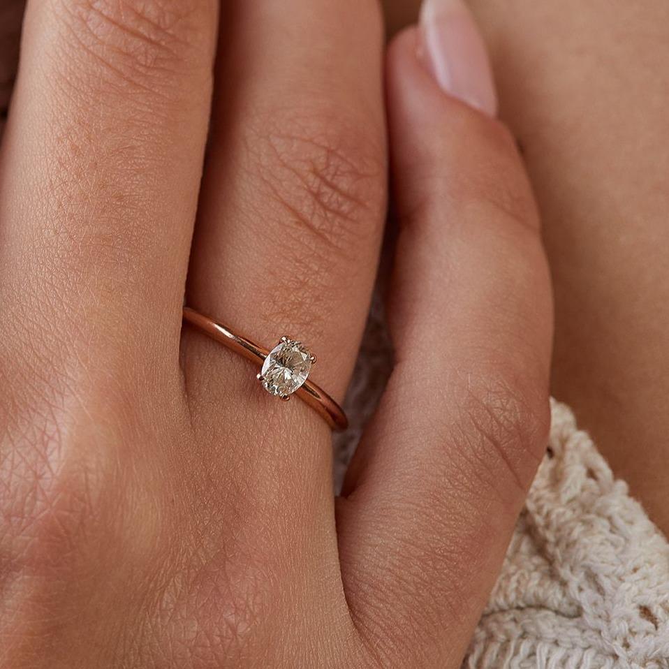 Stylish Norit Ring with Oval Diamond