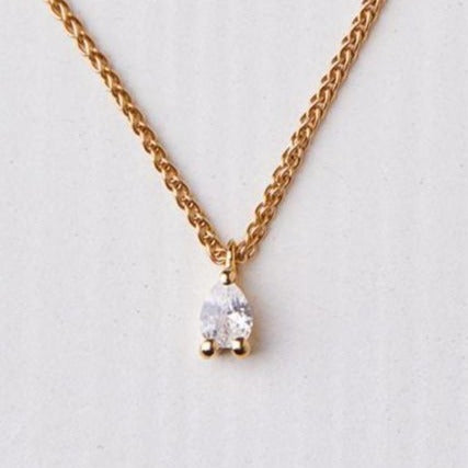 Myrtle Necklace Set With a Drop Diamond