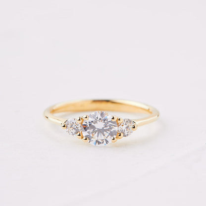 Anemone ring with a central 0.75ct lab set diamond