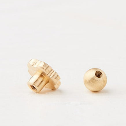 Square piercing with a round stone