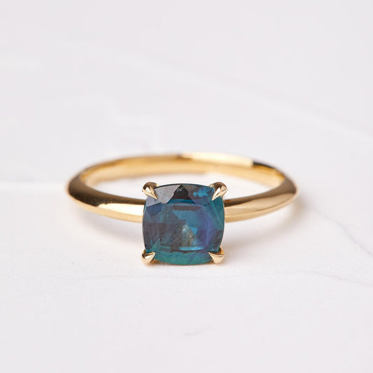 With a sapphire stone and a gold hyacinth ring